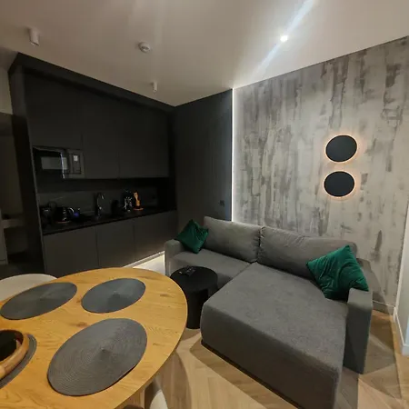 110 Grand Bulwar Apartment *